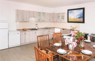 Four-Bedroom Holiday Home In Cista Velika - 7