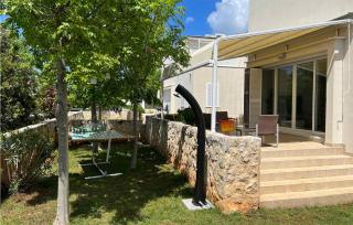 App In A Resort By The Beach - Petrčane - 4