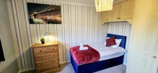 Chelmsford Comfort Retreat Spacious 4 Bedroom Sleeps 7 Free Parking - Widford - 2