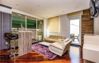 Beautiful Apartment In Crikvenica - Crikvenica - 2