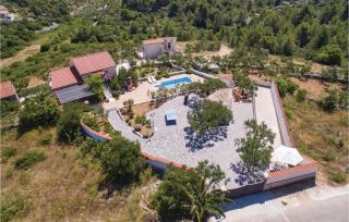 Amazing Home In Milna - Milna - 4