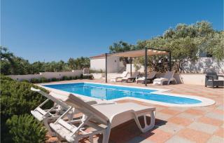 Amazing Home In Milna - 1