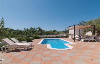 Amazing Home In Milna - Milna - 3