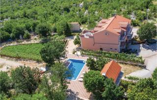 Three-Bedroom Apartment In Rastovac - 6