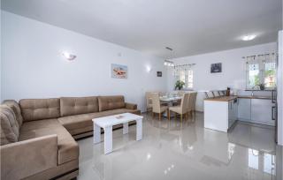 3 Bedroom Amazing Home In Plomin - Plomin - 2