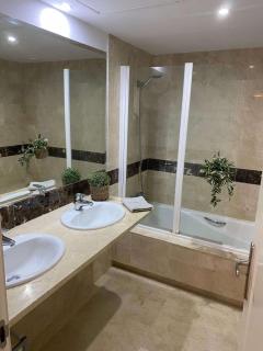 2 bedroom apartment Sitio de Calahonda, Mijas, 4 pools! - 2