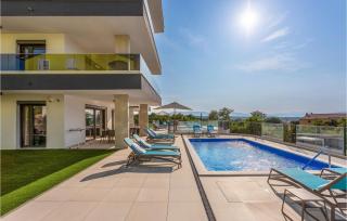 Awesome Apartment In Malinska - Malinska - 9