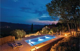 Five-Bedroom Holiday Home In Lovorno - Lovorno - 5