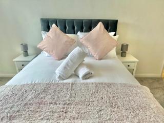 5 Bed House - Pool - Hot Tub - Sauna - Pool Table - Near New Forest and Beach - Sleeps 12 - Ringwood - 1