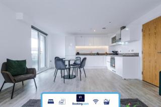 Modern 2 Bed Apartment With Balcony By Host A Home - Manchester - 0