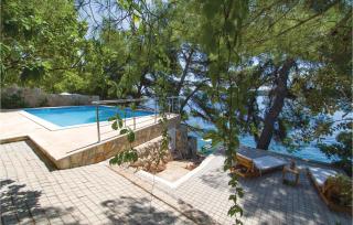 Six-Bedroom Holiday Home In Prizba - Prizba - 5