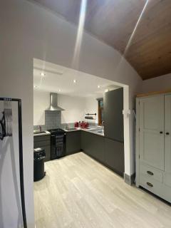 Poppy Large Luxury Lodge Sleeps 8 at Fairview farm Ravenshead Nottingham Near Sherwood Forest, Dog Friendly, Farm Stay Great for Groups,Family and Friends Gathering, - Blidworth - 2