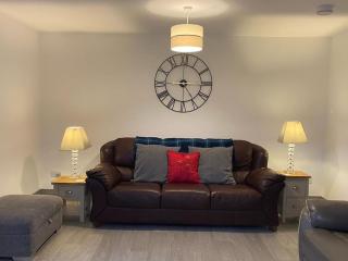 Poppy Large Luxury Lodge Sleeps 8 at Fairview farm Ravenshead Nottingham Near Sherwood Forest, Dog Friendly, Farm Stay Great for Groups,Family and Friends Gathering, - Blidworth - 8