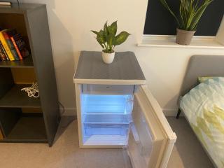 Very Large Double Room with Corner Sofa, Sky TV, Netflix etc, Fridge and Microwave - Newhaven - 2