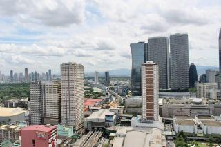 1BR Skyview Serenity Fame Residence - 4