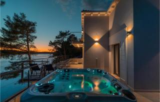 Lovely Home In Blato With Jacuzzi - Blato - 3