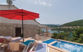 Lovely Home In Pucisca With Jacuzzi - 9