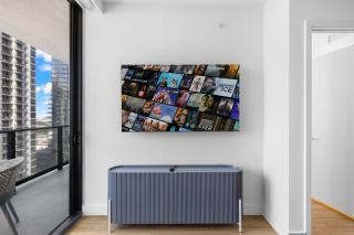 Miami Luxury 2BR w Panoramic Views & Free Parking - 9