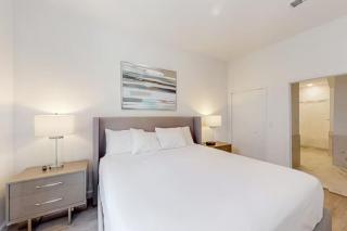 Spacious 4BR plus Den Home with Pool, 15 Mins to Disney - 3