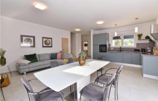 3 Bedroom Cozy Home In Peroj - Peroj - 7
