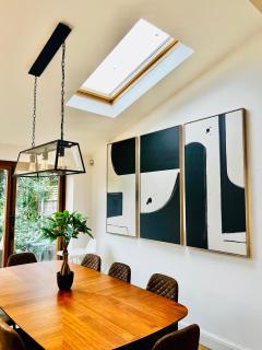 Luxury 5-Bedroom Family Home with Modern 2-Storey Outbuilding - Merton - 9