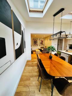 Luxury 5-Bedroom Family Home with Modern 2-Storey Outbuilding - Merton - 8