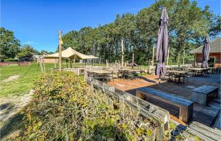 Gorgeous Stacaravan In Hoogersmilde - Hoogersmilde - 6