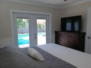 Escape the cold in this huge heated pool - Deerfield Beach - 9