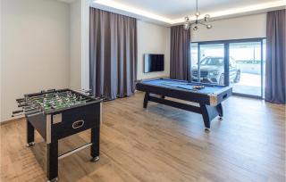 4 Bedroom Lovely Home In Bast - Bast - 4