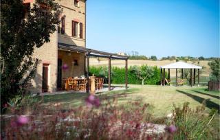 6 Bedroom Beautiful Home In Treia - Appignano - 9