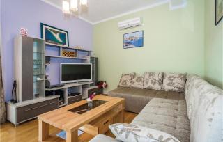 Awesome Home In Mirlovic Polje - 8