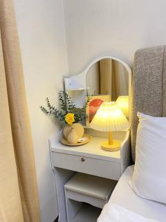 Top Floor Seaview Condo Near Mactan Airport with Balcony, Pool, Netflix - Lapu Lapu City - 2