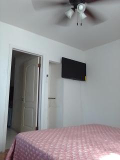 Cozy Efficiency Near Beach - 4