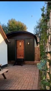 The Holly Hut - Burton - 6