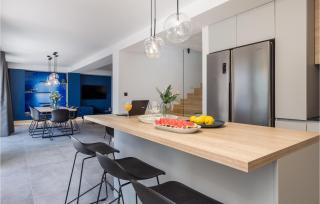 4 Bedroom Stunning Home In Prizna - 7