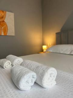 Bee Apartment 3-City Center Retreat - Tirana - 9