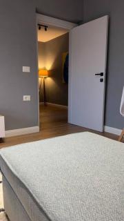 Bee Apartment 3-City Center Retreat - Tirana - 5