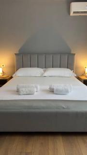 Bee Apartment 3-City Center Retreat - Tirana - 1