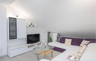 Nice Apartment In Jesenice With Wifi - 8