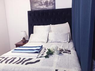 Lovely Room In a Shared Apartment with Pool - 1