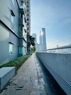 Stunning Comfy Condominium High Floor at the Heart of Central Jakarta - Jakarta - 1