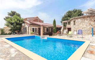 Stunning Home In Peroj - 9