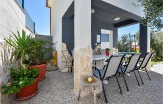 Two-Bedroom Apartment In Podstrana - 1