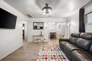 Charming 2BR Home with Backyard BBQ and EV - Phoenix - 6