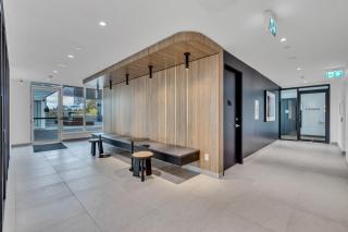 1-Bedroom Surrey Condo with Breathtaking Views - Surrey - 3
