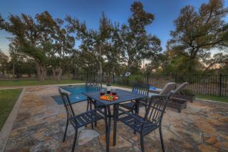 Upscale Home with Pool and FirePit - Close to Mercer St! - Dripping Springs - 6