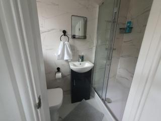 Private Room - Ensuite Bathroom - Free Parking - Birmingham - 4