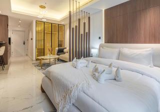Luxurious Studio with Stunning Burj Khalifa, Pool & Lake Views Steps from Dubai Mall - Dubai - 6