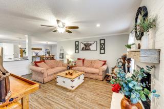 Near Lake Dardanelle Updated Home with Large Yard! - Russellville - 7