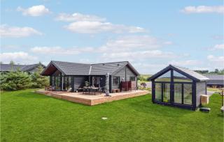 3 Bedroom Cozy Home In Aakirkeby - 0